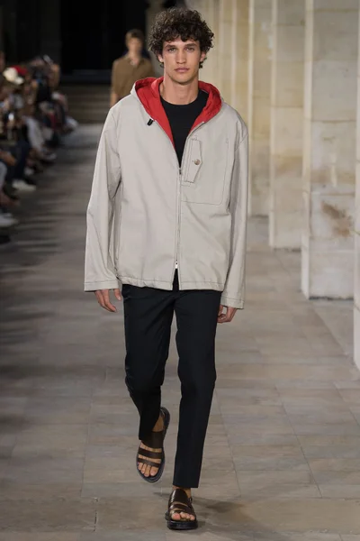 Look 23